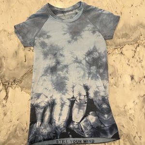 Lululemon Blue tie dye. Swiftly Tech Short-Sleeve Shirt. Size 4.
